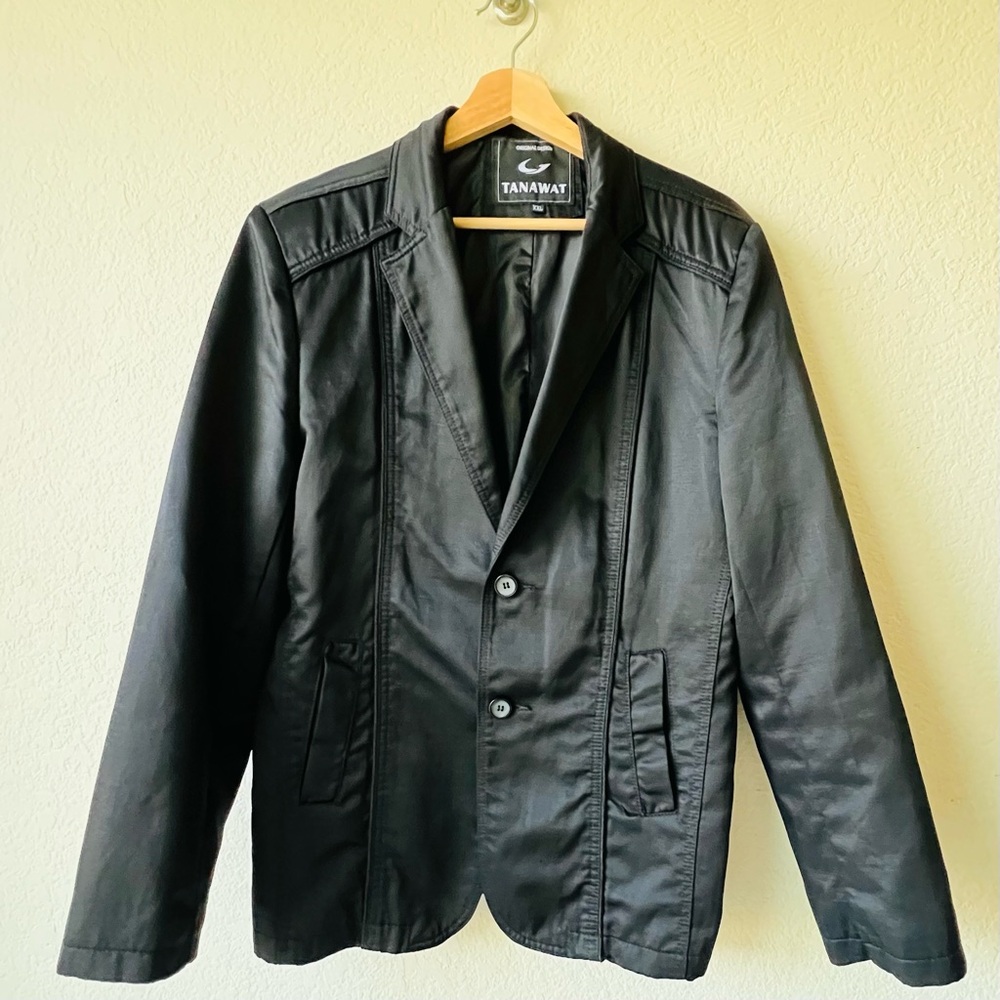 TANAWAT Brand Men’s washed blazer.